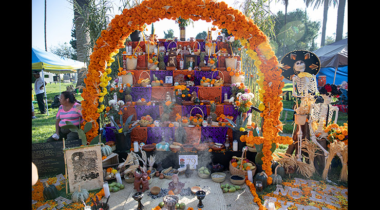 traditional dia de los muertos altar